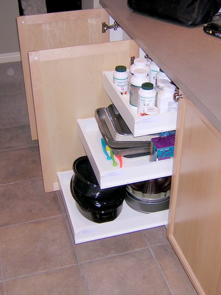 Roll-Out Drawers filled Medicines