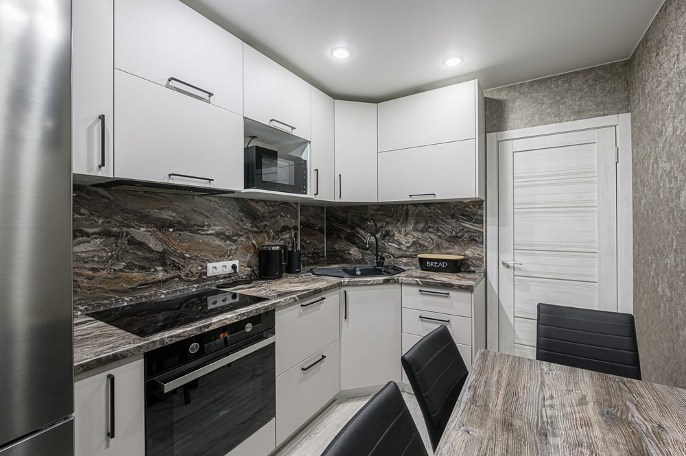 Kitchen Cabinet Refacing vs Redooring